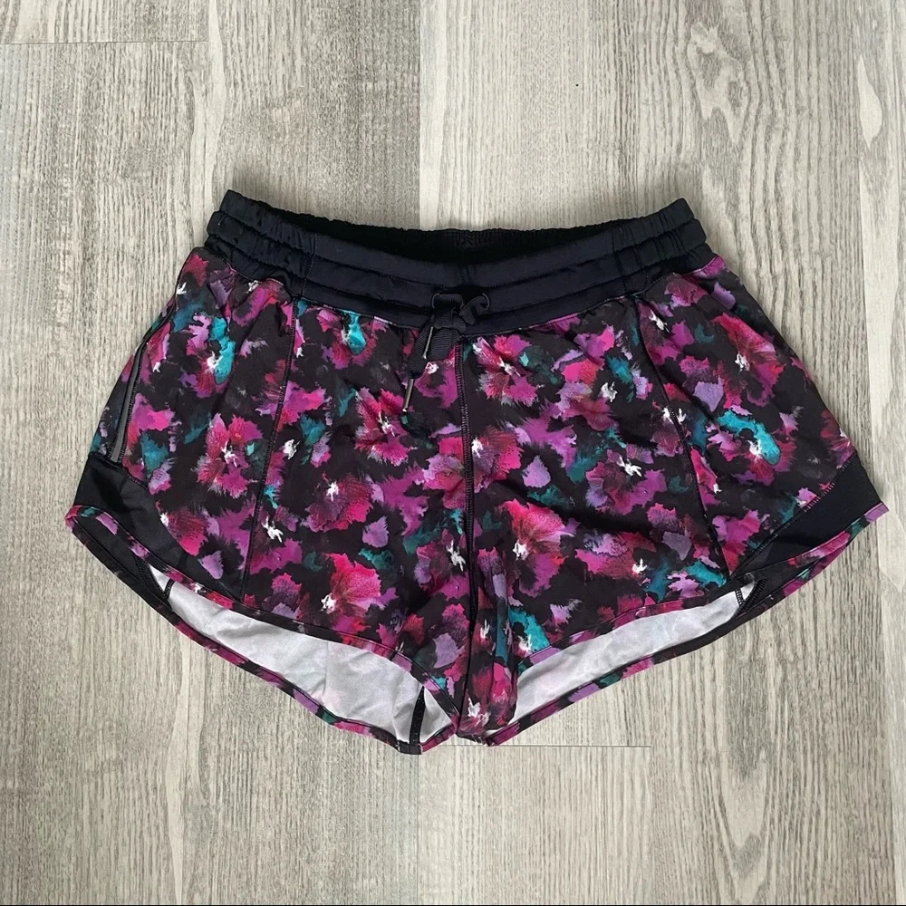 Lululemon Hotty Hot Shorts - Picture 1 of 4